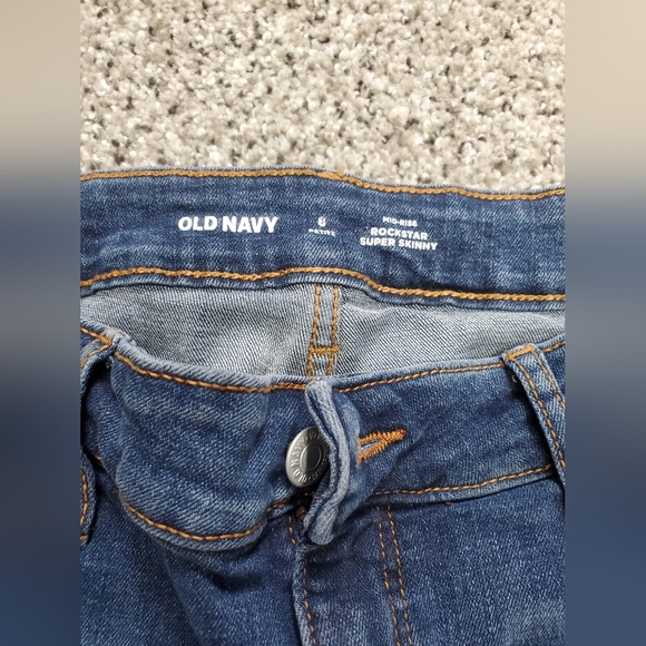 Old Navy Petite Jeans Midrise Super Skinny - Picture 2 of 4